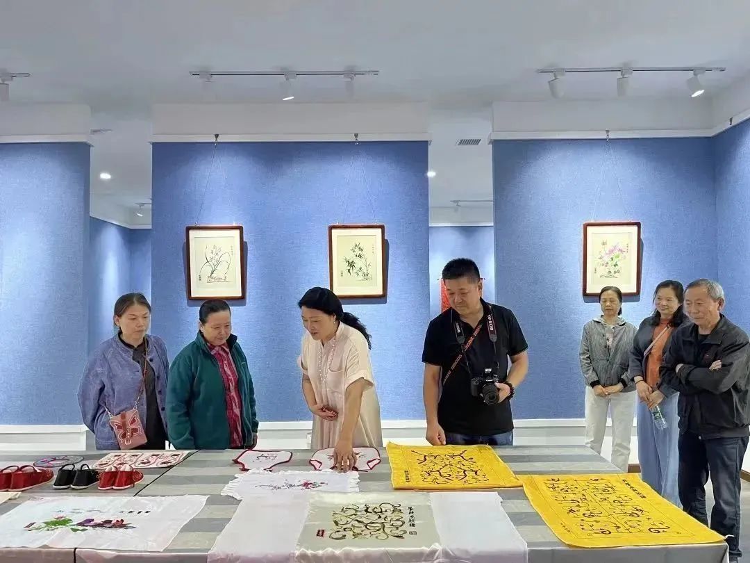 荆州区非物质文化遗产暨文创产品展在区文化馆开展